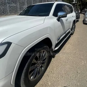 Photo - Toyota Land Cruiser 2023