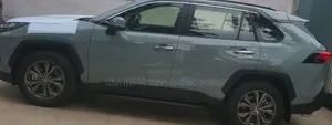 Toyota RAV4 2022 Green