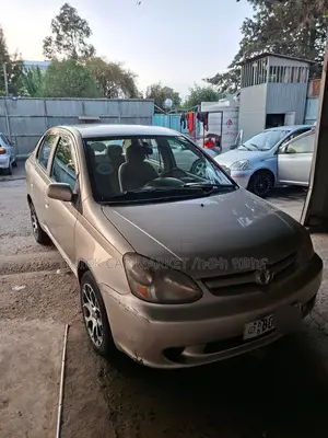 Photo - Toyota Platz 1.0 FWD 2005 Silver