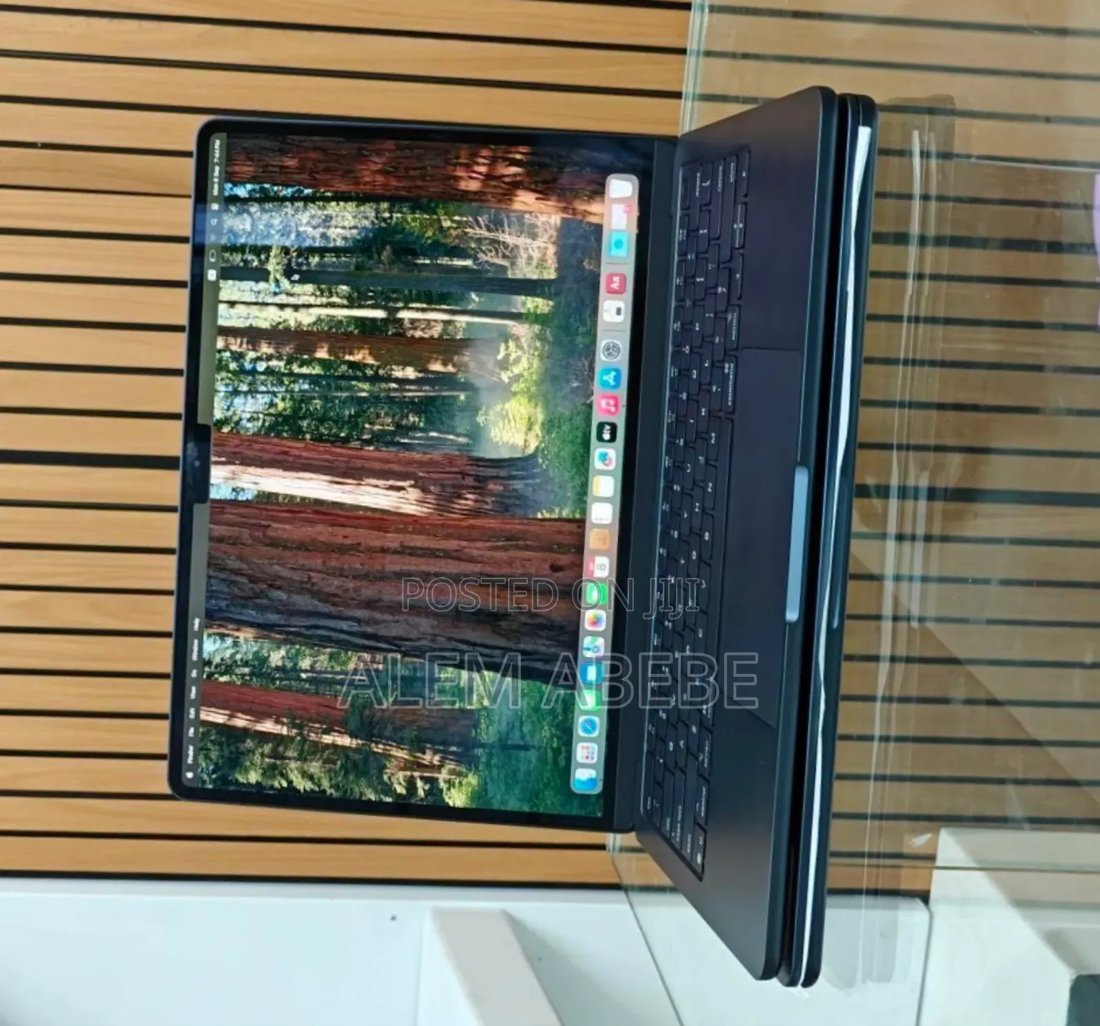 New Laptop Apple MacBook Air 2024 M3 13-Inch 16GB Apple M3 SSD 256GB