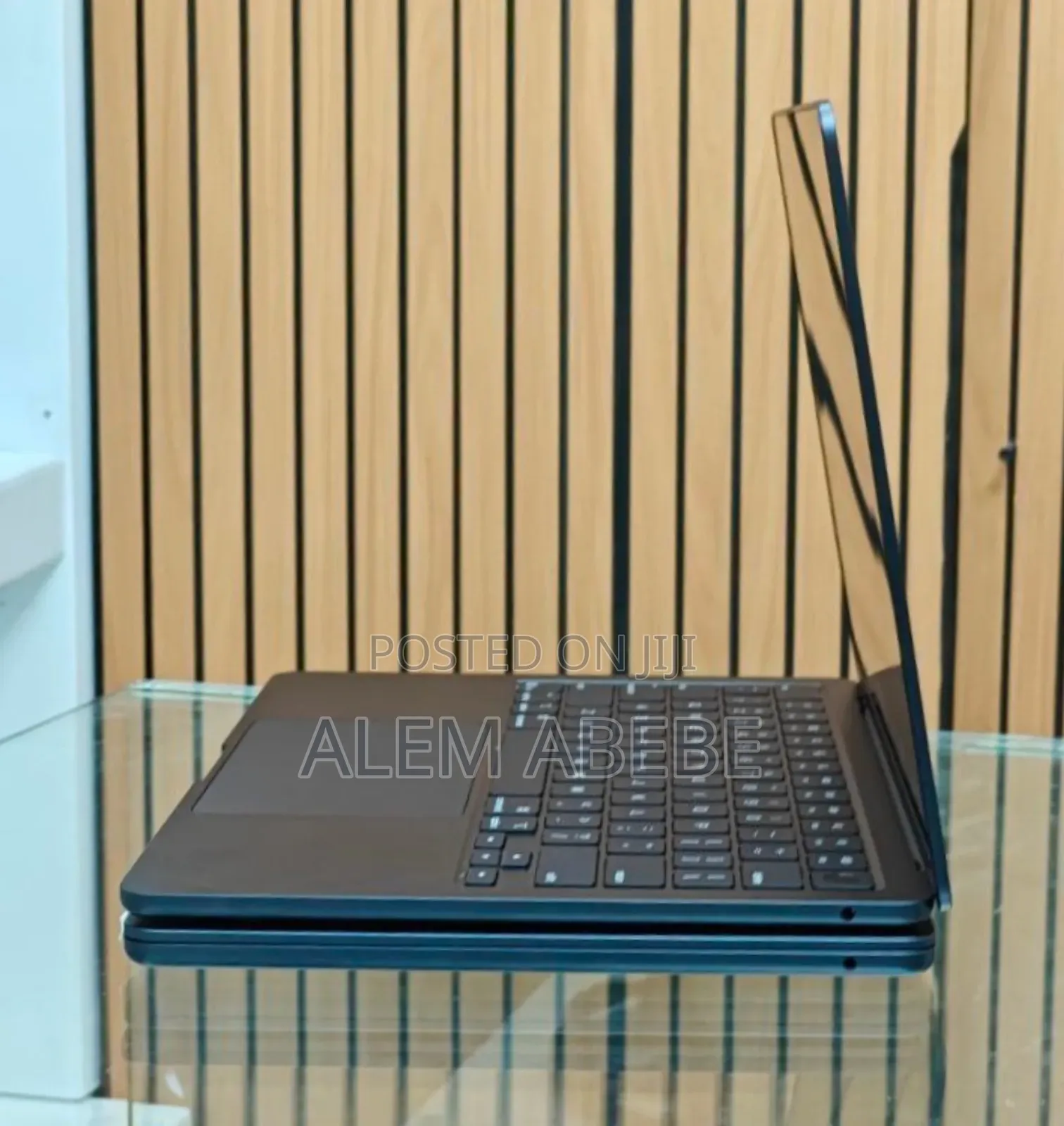 New Laptop Apple MacBook Air 2024 M3 13-Inch 16GB Apple M3 SSD 256GB