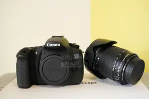 Canon Eos 60d With 18-135mm Is Lens 18mp