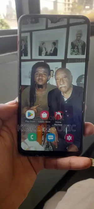 Photo - Samsung A10 32 GB Blue