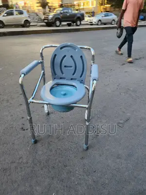 Photo - Toilet Almunium Chair求救poty Chair痲不commode Chair奔跑toilet Chair New