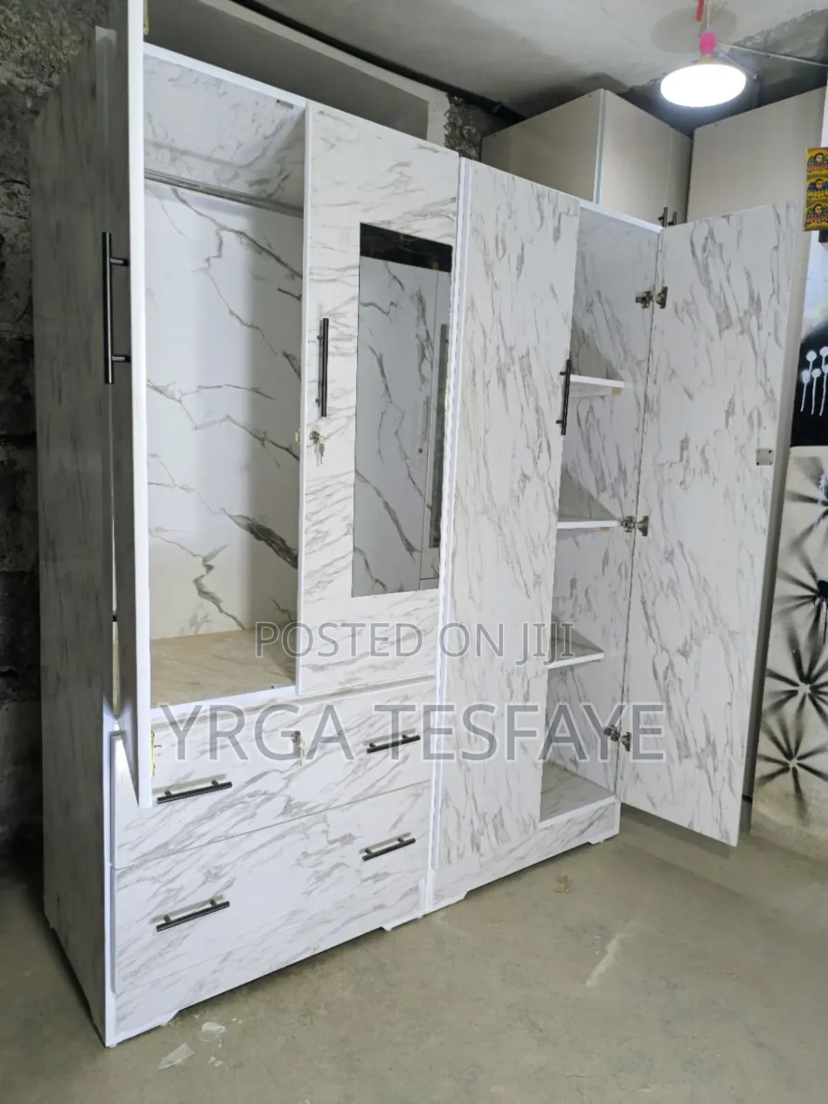 Closet (ቁምሳጥን 1:60cm