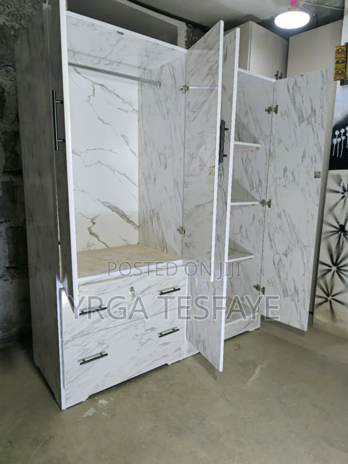 Closet (ቁምሳጥን 1:60cm