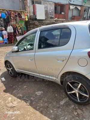 Toyota Vitz 1.0 FWD 5dr 2004 Silver