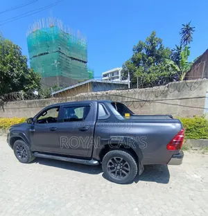 Toyota Hilux 2022 Gray