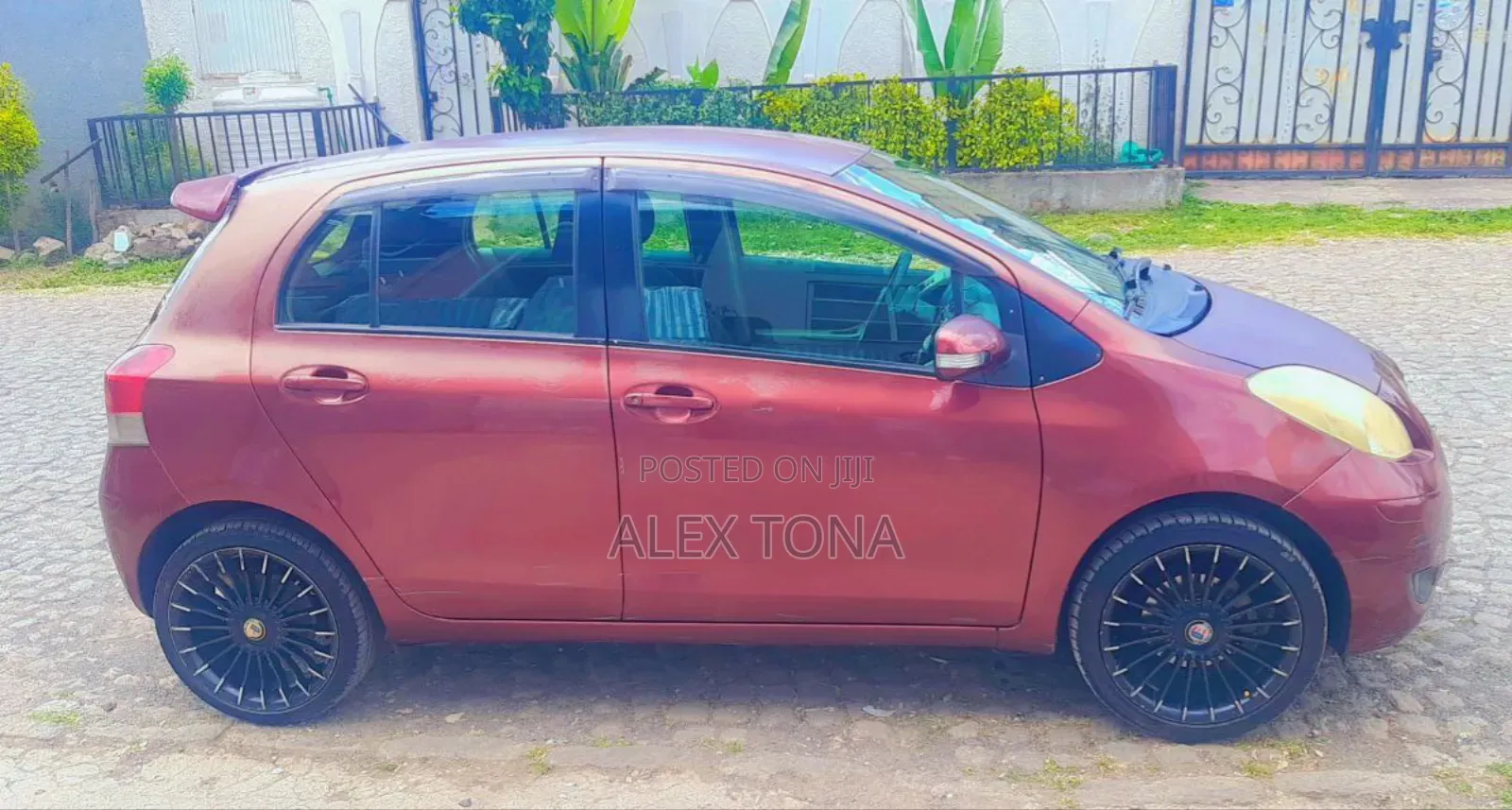 Toyota Yaris 2010 Burgundy