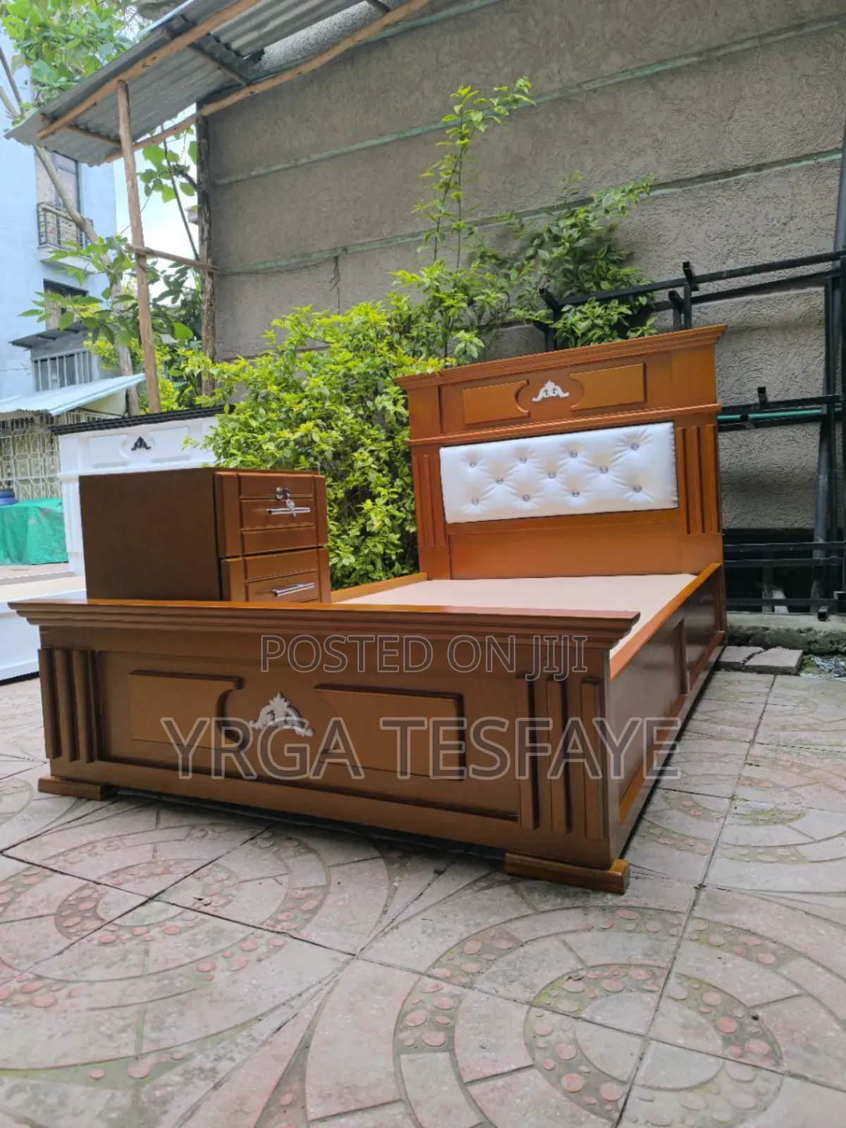 Bed (አልጋ 1:20 እና 1:50 Cm ከ 1ኮመዲኖ ጋር