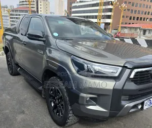 Photo - Toyota Hilux 2021