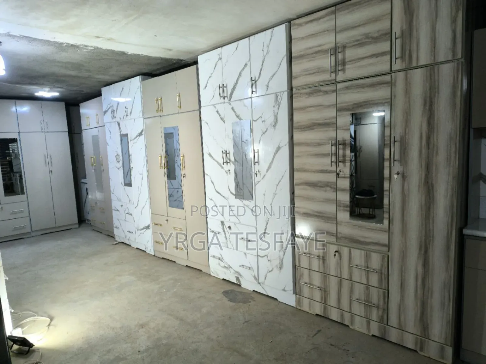 Close(ቁምሳጥን 1:20 ከነ ተሰቃዩ