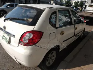 Photo - Lifan 520 2012 White