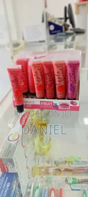 Photo - Victoria Black Lip Gloss