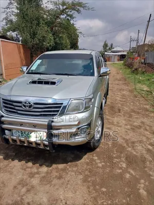 Toyota Hilux 2014 Silver