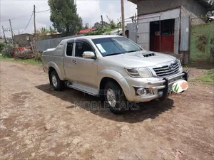 Photo - Toyota Hilux 2014 Silver