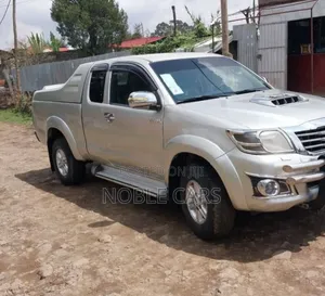 Toyota Hilux 2014 Silver