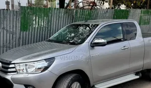 Photo - Toyota Hilux 2019 Silver