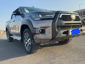Photo - Toyota Hilux 2020 Gray