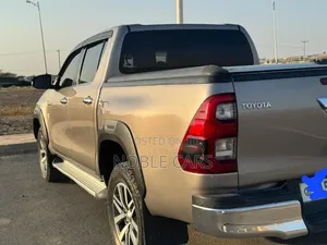 Toyota Hilux 2020 Gray