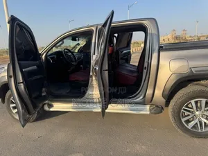 Toyota Hilux 2020 Gray
