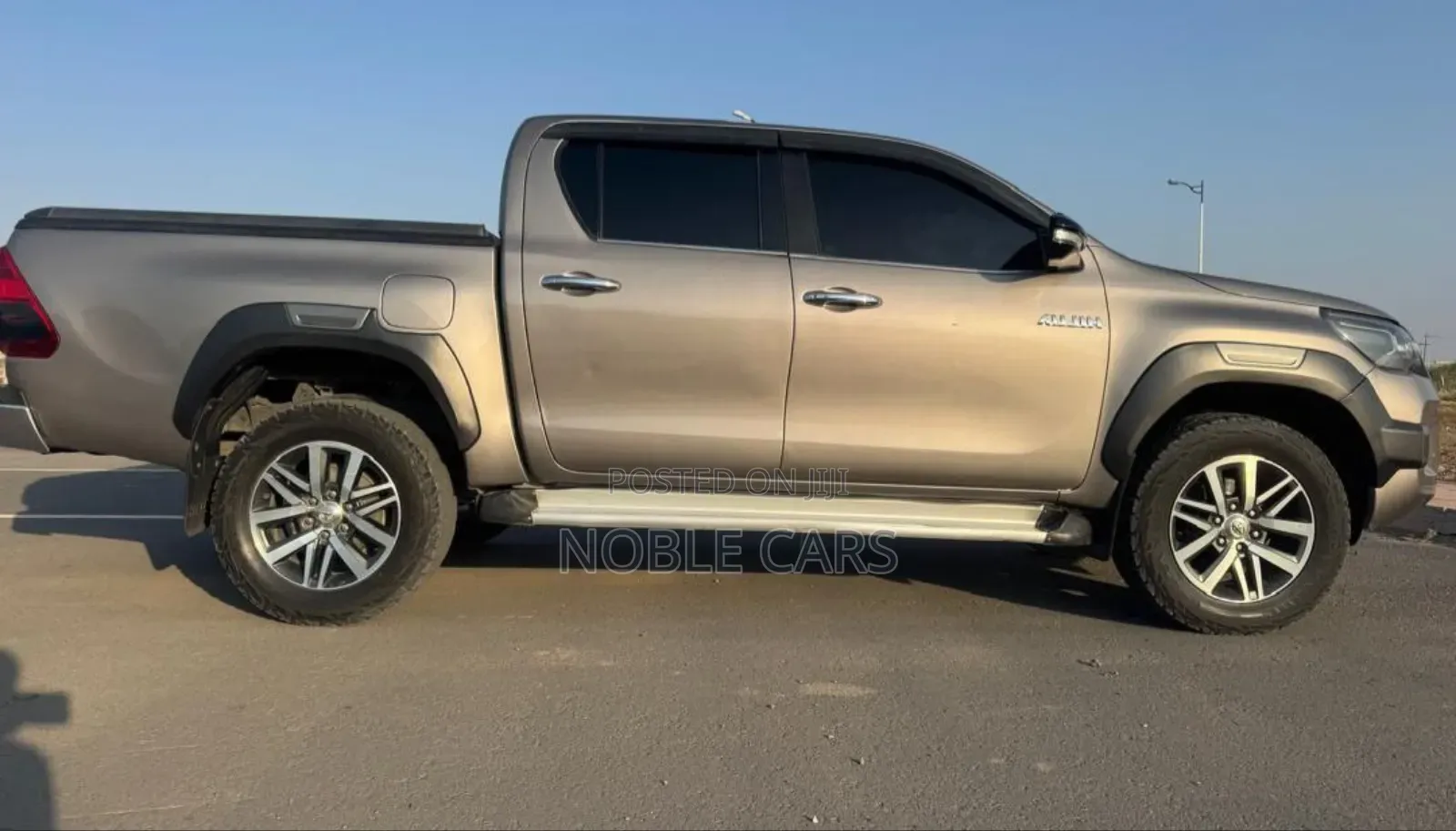 Toyota Hilux 2020 Gray