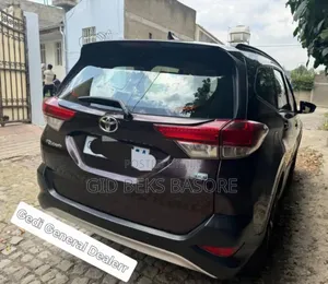 Photo - Toyota Rush 2021