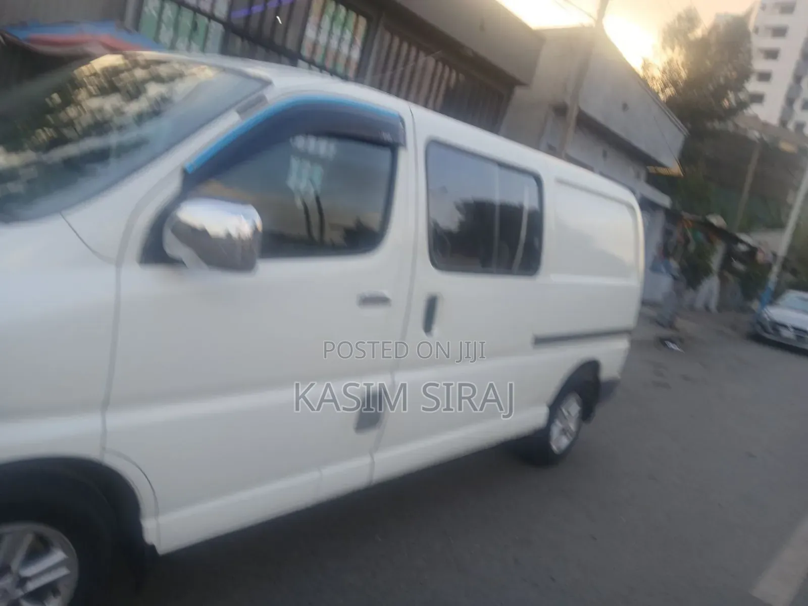 Toyota HiAce 2000 White