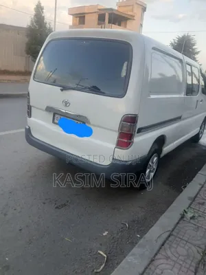 Toyota HiAce 2000 White