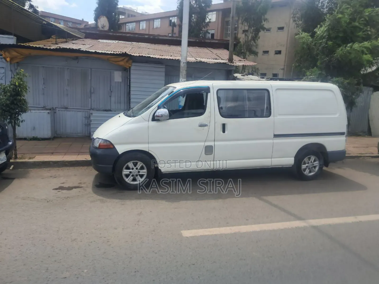 Toyota HiAce 2000 White