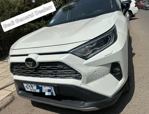 Photo - Toyota RAV4 2020 White