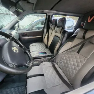 Toyota HiAce 2010 Silver