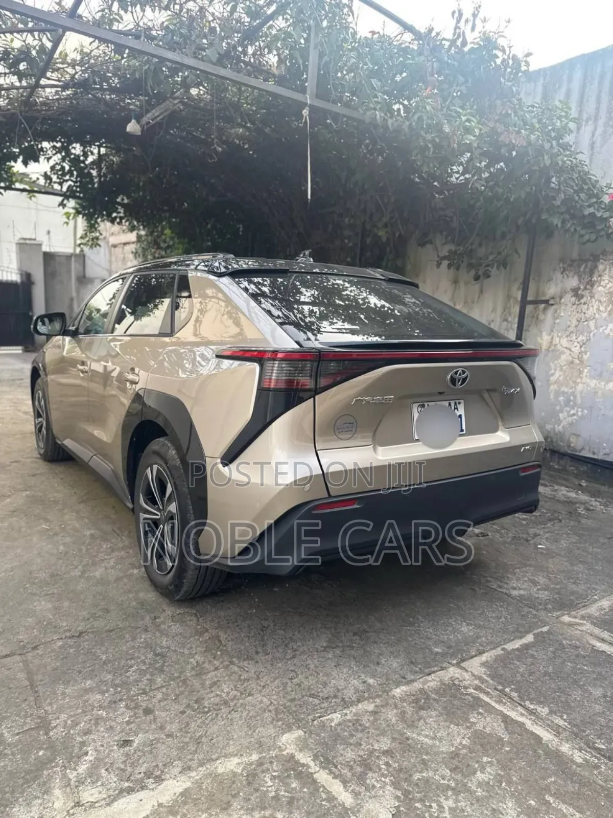 Toyota bZ4X 2023 Gold