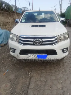 Photo - Toyota Hilux 2017 White