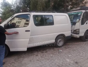 Photo - Toyota HiAce 2004