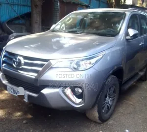 Photo - Toyota Fortuner 2.8 D AWD 2019 Silver
