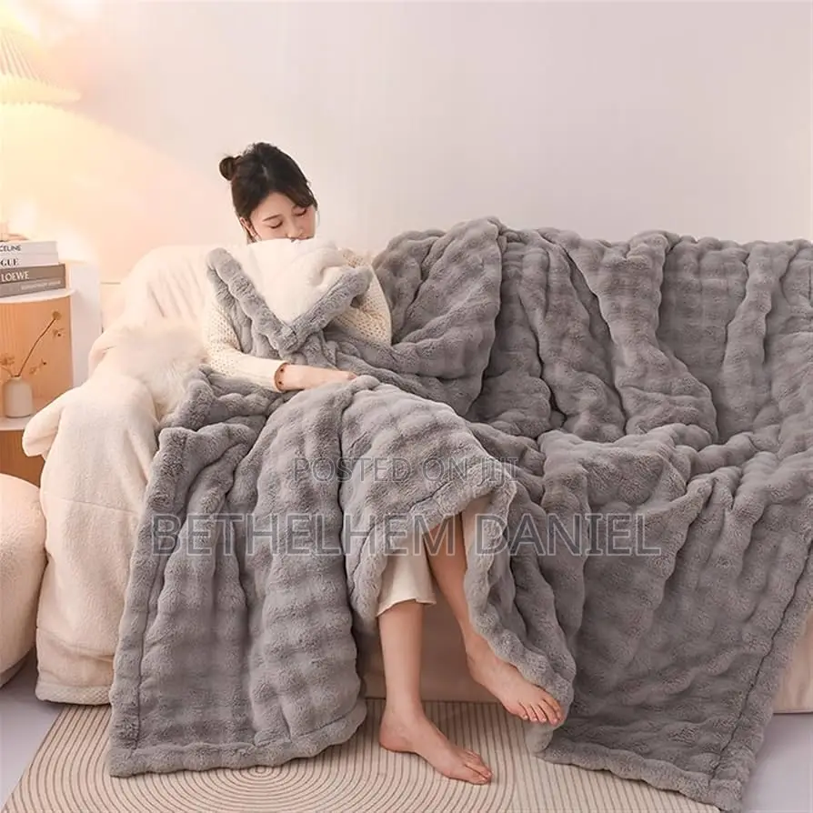 Ultmate Luxurious Soft and Warm Blanket