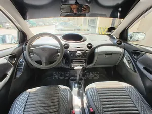 Toyota Vitz 2001 Silver