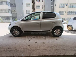 Photo - Toyota Vitz 2001 Silver