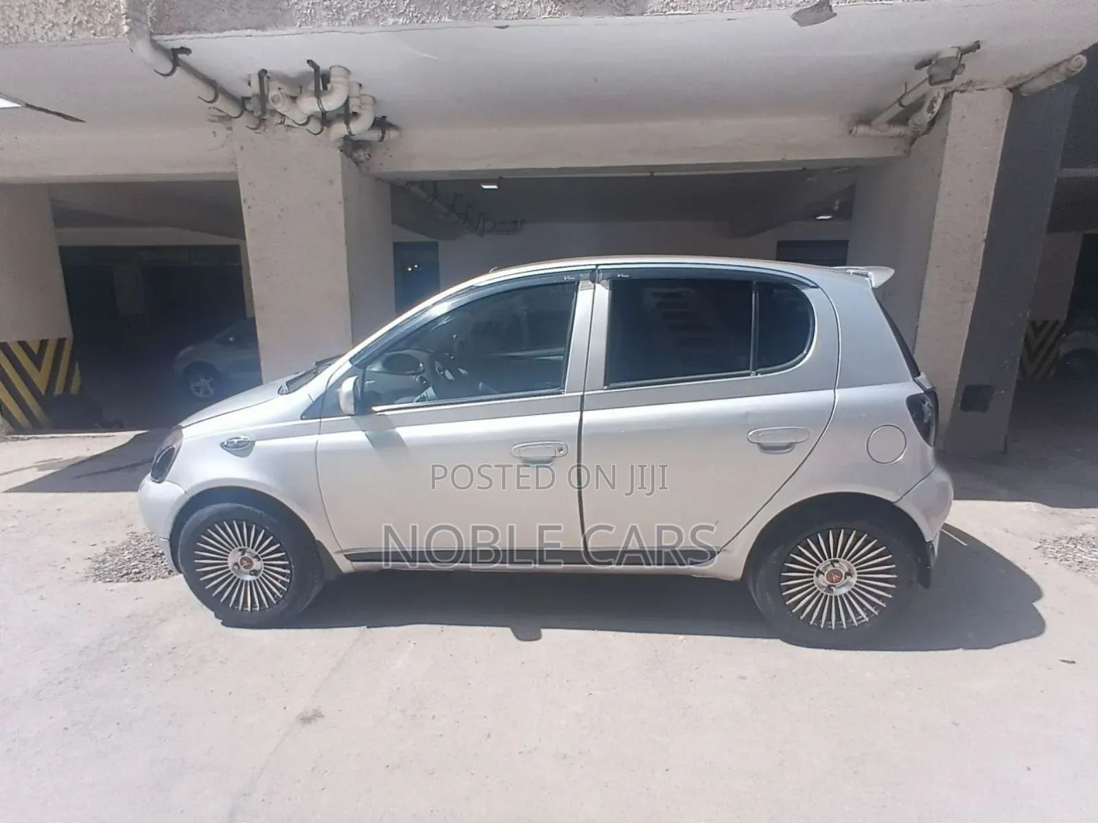 Toyota Vitz 2001 Silver