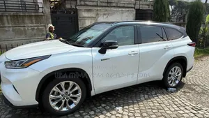 Toyota Highlander Hybrid 2024