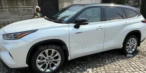 Toyota Highlander Hybrid 2024