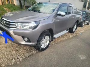 Photo - Toyota Hilux 2017 Brown