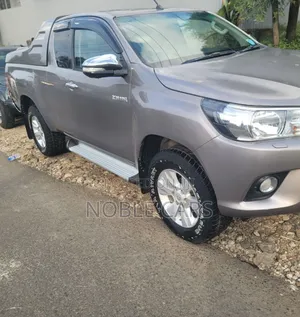 Toyota Hilux 2017 Brown