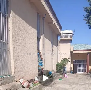 8bdrm House in ሱሉልታ 10 ኪሎ, Addis Ketema for sale