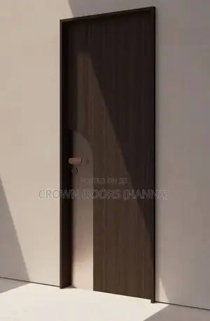 Photo - Crown Doors ከእንጨት ፋይበር ፣ ከተፈጥሮ ድንጋይ እና ሲንቴቲክ ኮምፖዚት የተሠሩ በሮች