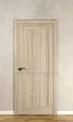 Crown Doors ከእንጨት ፋይበር ፣ ከተፈጥሮ ድንጋይ እና ሲንቴቲክ ኮምፖዚት የተሠሩ በሮች