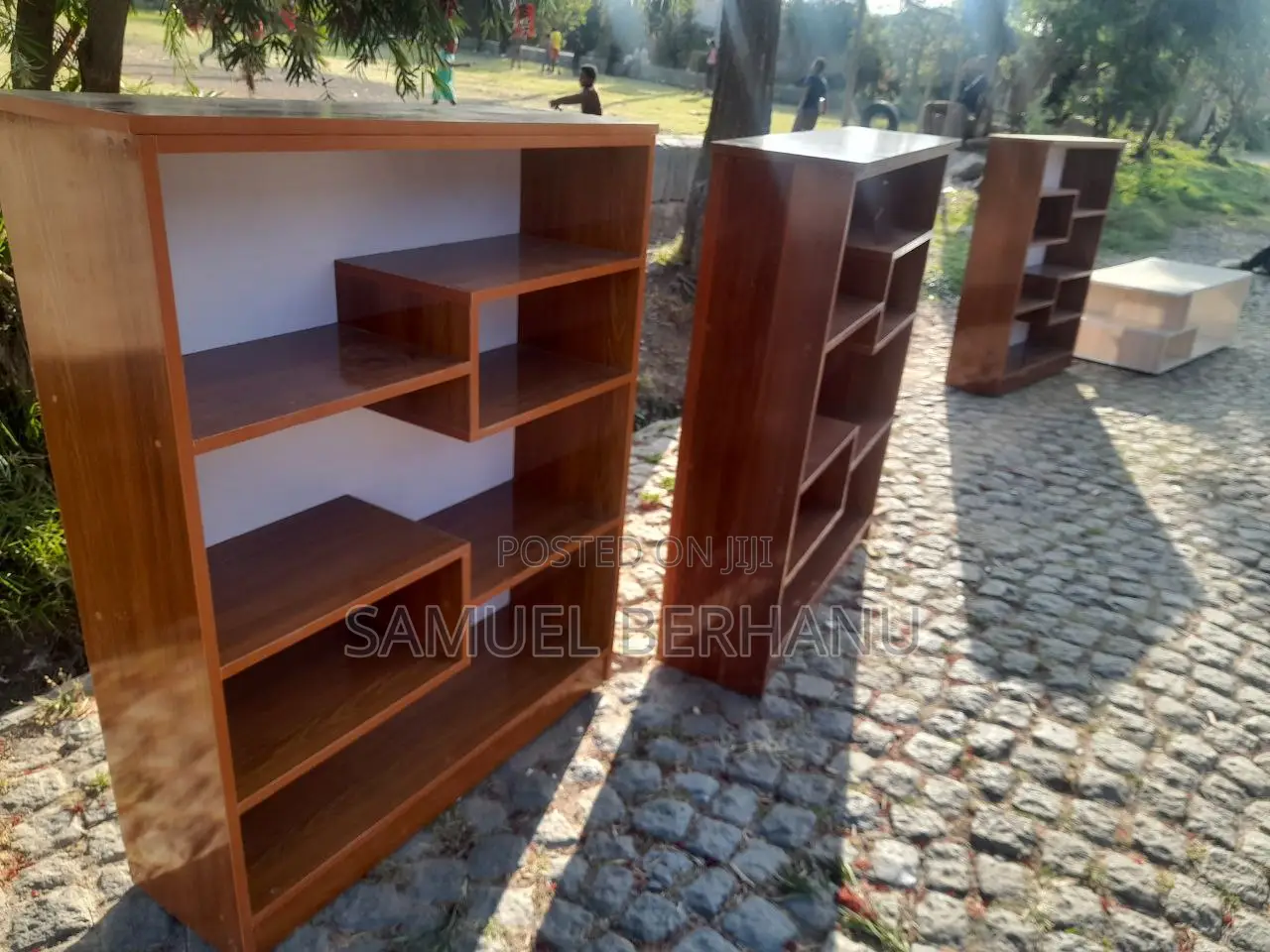 Bookshelf | መፅኃፍ መደርደሪያ