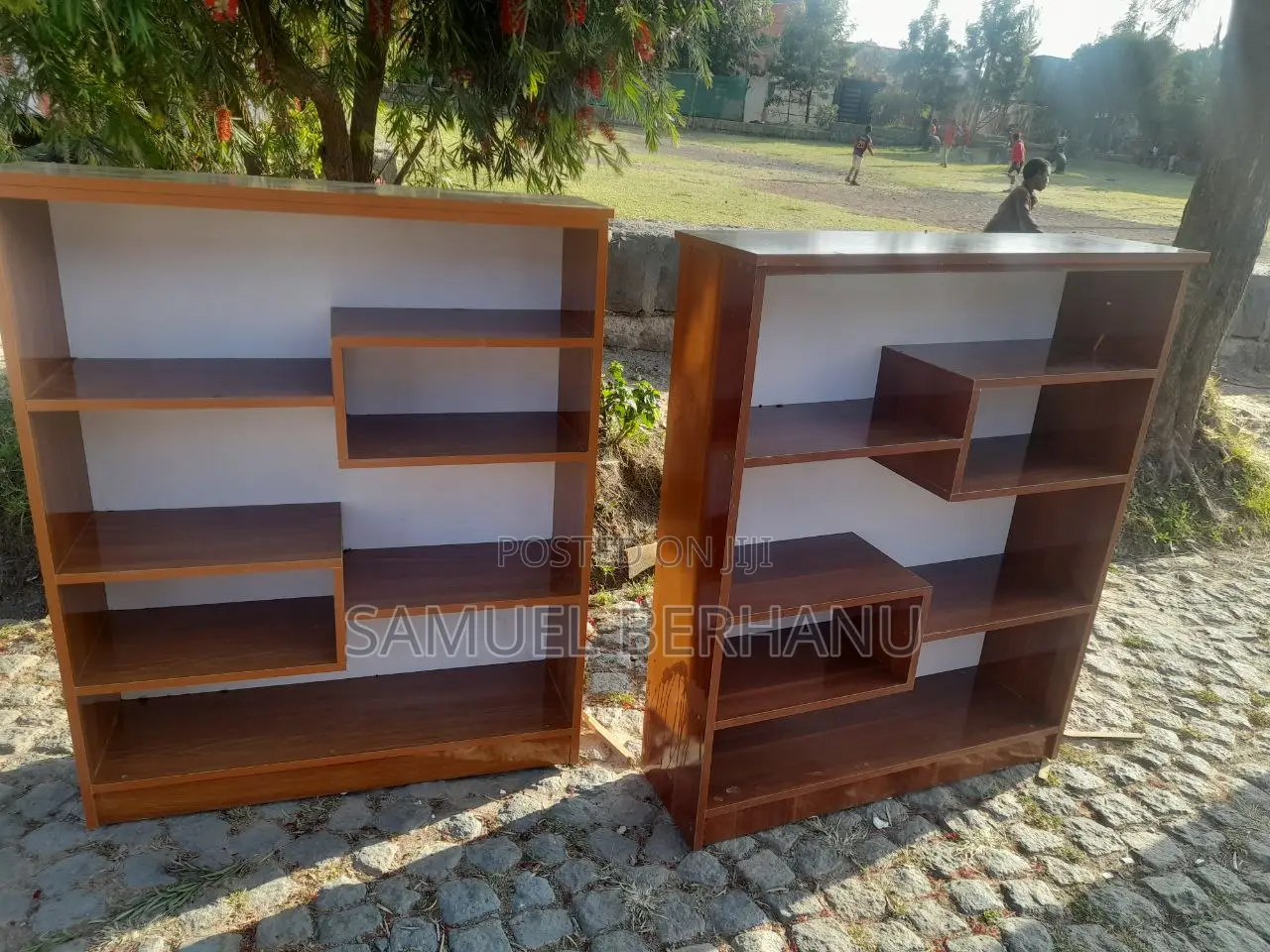 Bookshelf | መፅኃፍ መደርደሪያ