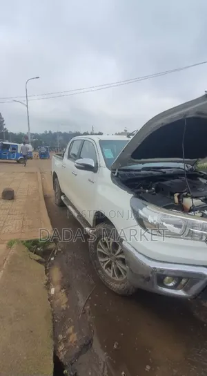 Toyota Hilux 2016 White